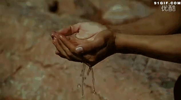 河中取水的双手图片:喝水,双手,棒水