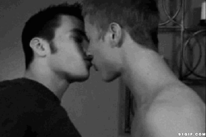 两个男人搞基激情亲吻图片