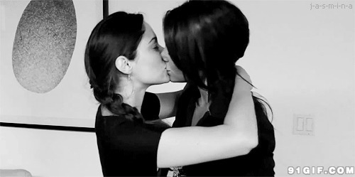 两女同性恋热吻图片