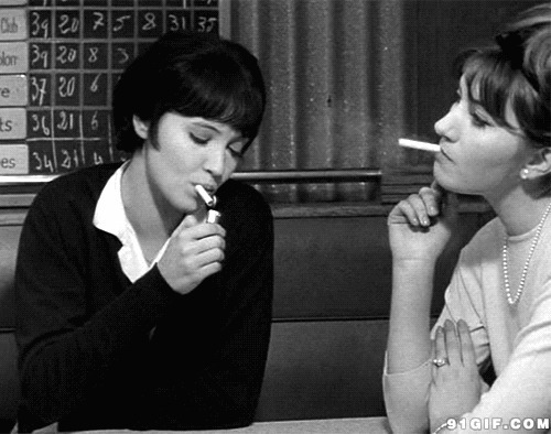 女人电影抽烟图片:抽烟,黑白