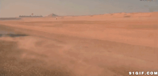 沙漠八轮小汽车动态图片:汽车