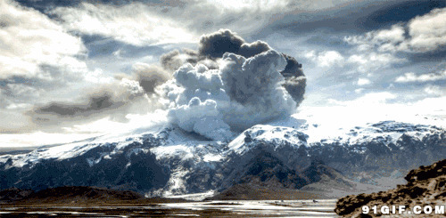 雪山上的浓烟动态图片:雪山,浓烟,火山