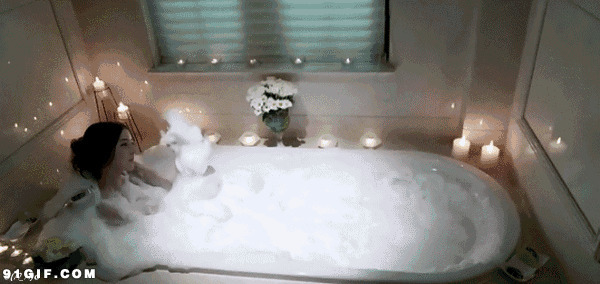 女神泡澡图片:女神,泡澡,浴缸