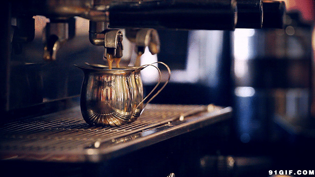 自动咖啡机接咖啡图片