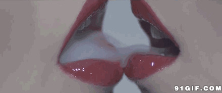 亲吻吸烟动态图片:亲吻,吸烟,红唇