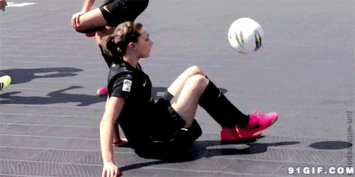 女足美女蹬球训练图片:足球,训练