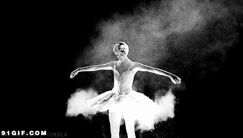 芭蕾舞演员挥洒粉尘图片