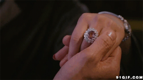 牵女人戴钻戒的手图片:戒指,牵手