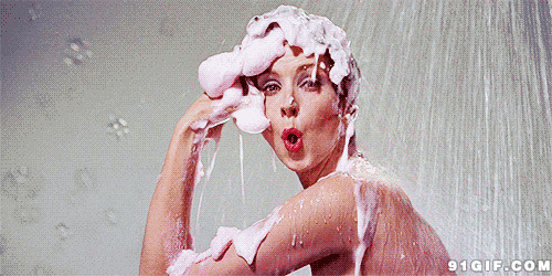 女子淋浴夸张表情图片:淋浴,表情,洗澡