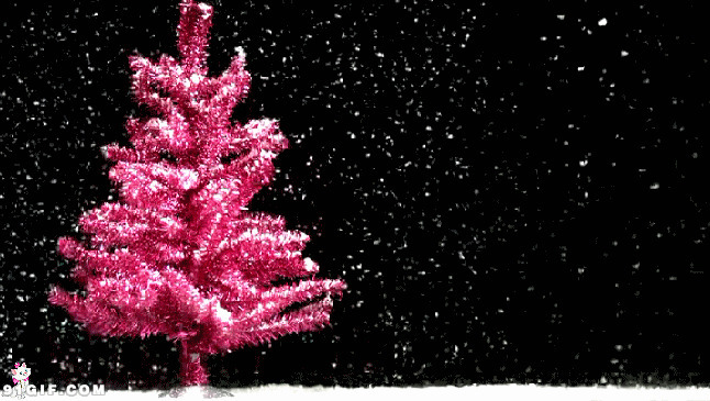 雪地红色圣诞树图片