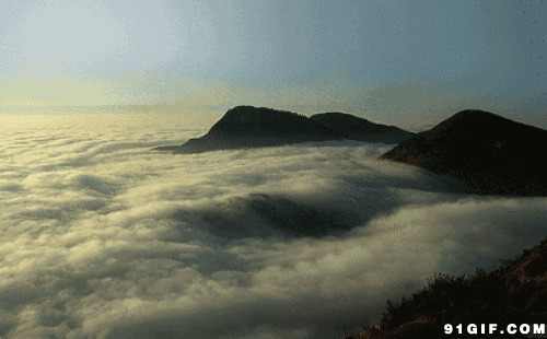 云海吞没山岭美景图片:云朵,高山,行云