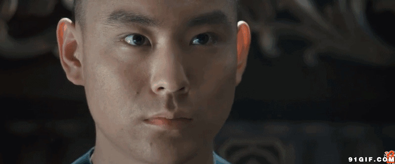 舔嘴唇视频图片:舔嘴唇,舔嘴