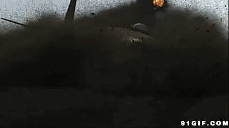 战机落地滑行爆炸图片