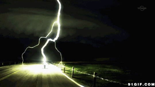 人被雷击的图片:闪电,雷击