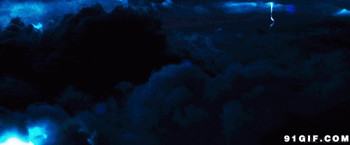 乌云上的闪电动态图片