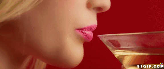 女子朱唇品尝美酒图片:嘴唇,美酒,喝酒