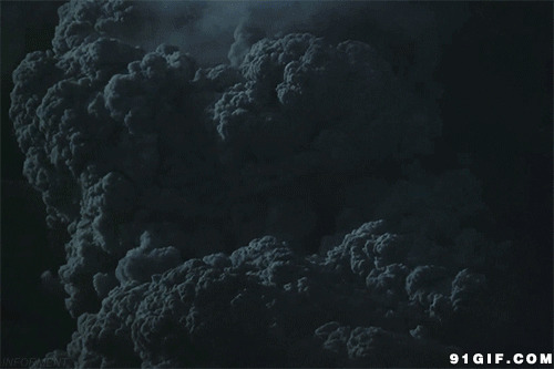 乌云密布中的闪电动态图片