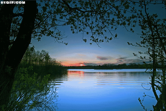 日落西山湖水泛涟漪动画图片:日落,湖水,水波