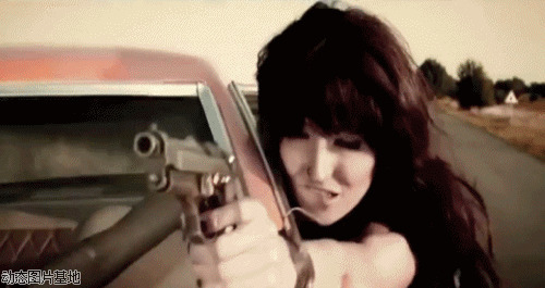 美女开枪搞笑视频图片:美女,开车,开枪