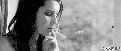 唯美女生抽烟图片