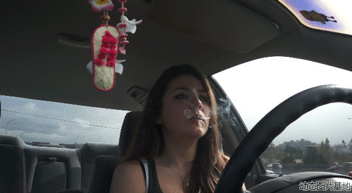开车吸烟图片:开车,吸烟,美女,影视,人物,明星,梦幻,    