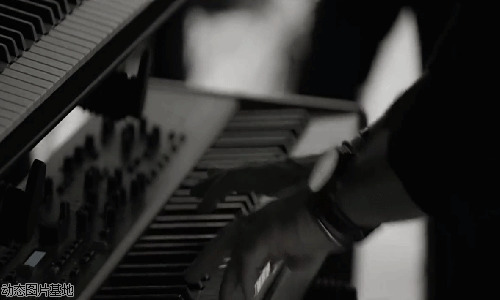 弹钢琴的手图片:弹钢琴,人物,唯美,黑白,梦幻,,   