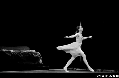 芭蕾舞跳跃动作图片:芭蕾舞