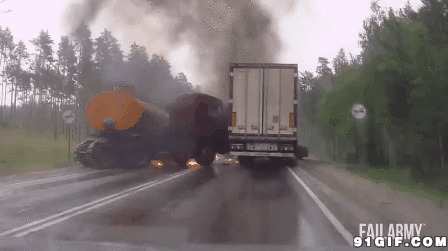 大卡车车祸网图片:卡车,车祸