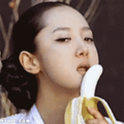 美女吃香蕉图片
