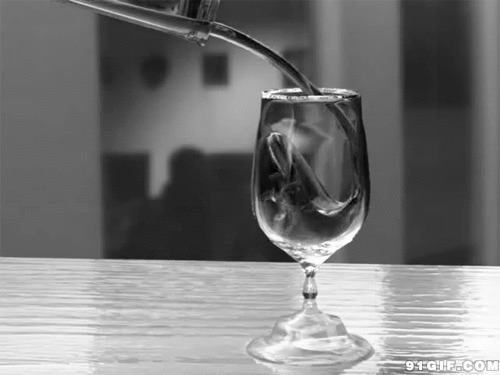 玻璃白酒杯图片:酒
