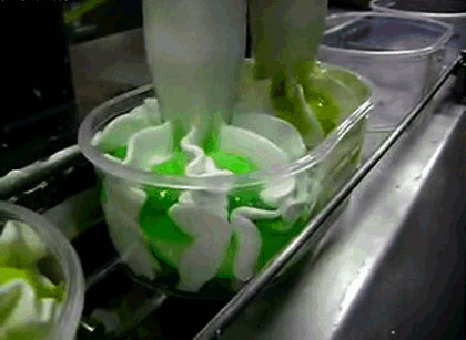 做冰淇淋的机器图片:冰激凌,