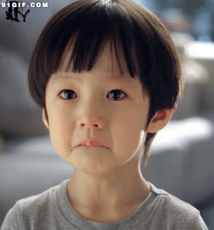 小男孩哭的图片