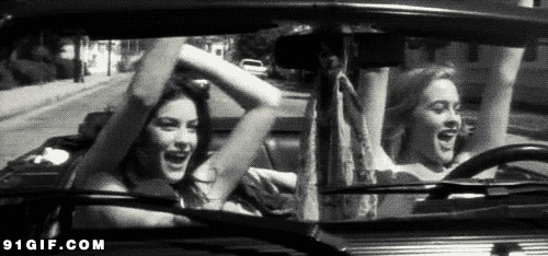 两个美女开车兜风搞笑动态图片:美女,兜风,
