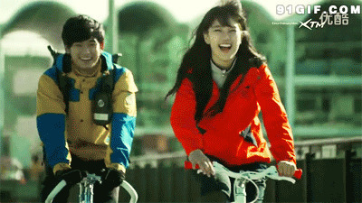 韩国骑自行车的情侣 图片