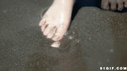 美女赤脚图片:美女,沙滩,赤脚