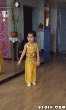 小女孩跳拉丁舞图片