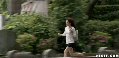 青春美女奔跑图片
