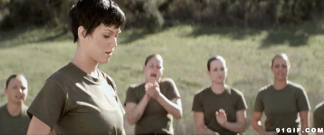 国外女兵训练动态图片:国外,女兵训练