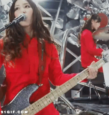 韩国美女吉他演奏图片:唱歌,弹吉他,