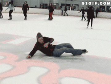 学习溜冰摔倒的动态图片