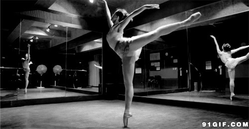 美女练习芭蕾舞图片:美女,练习,芭蕾舞