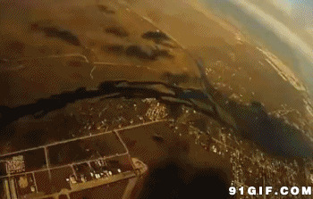 高空集体跳伞动态图片