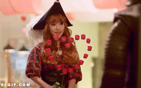 韩国手捧花的美女搞笑动态图片