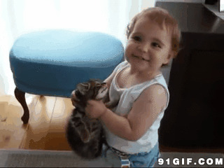 小孩子亲猫猫动态图片:小孩子,亲猫猫