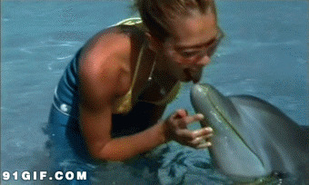 外国美女和海豚亲吻搞笑动态图片:美女,海豚,
