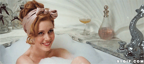 浴缸里的气质美女图片:美女