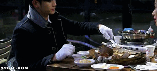 韩国帅哥做料理搞笑动态图片