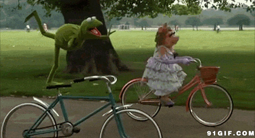 卡通精灵骑自行车图片