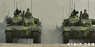 装甲车军演动态图片