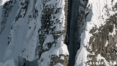 滑落雪山动态图片